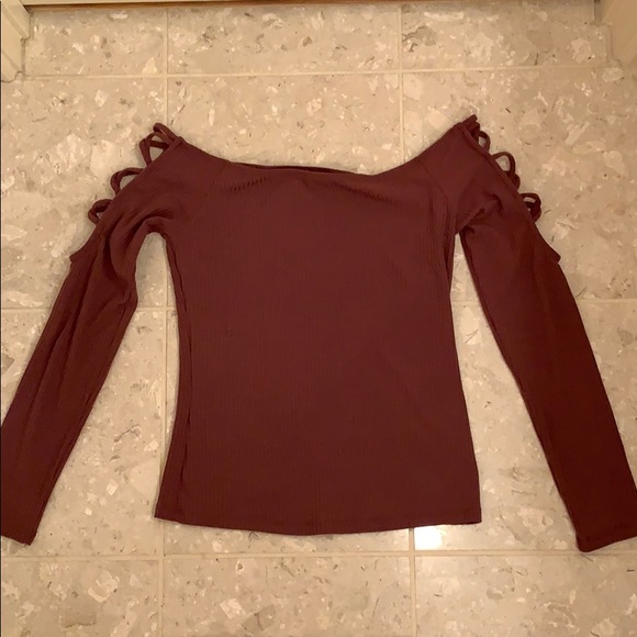Charlotte Russe burgundy off shoulder long sleeve - Picture 1 of 3